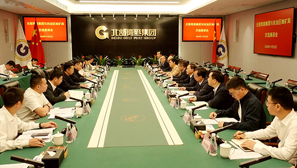 座谈会现场(杜小品 摄).jpg