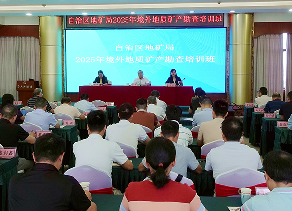 培训班开班(杜小品 摄).jpg